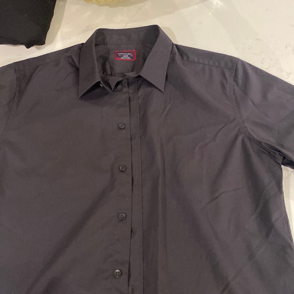 UNTUCKit Men's Dark Gray Casual Button Down Shirt